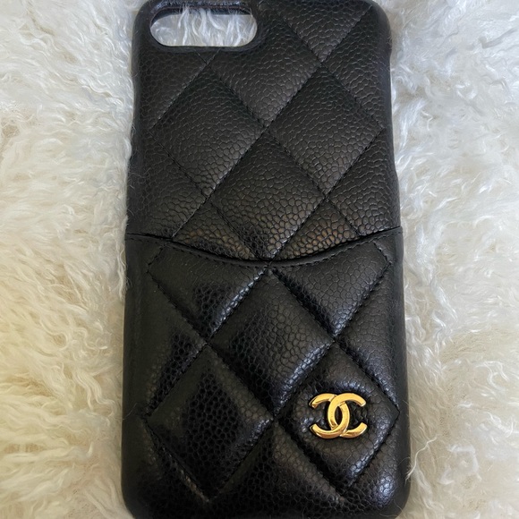 Chanel IPHONE X case, interior mark from a magnet. - Picture 1 of 7